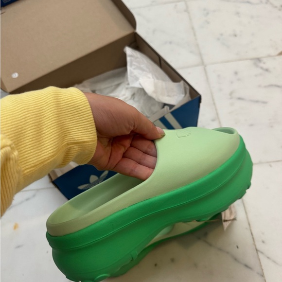 Adidas Originals Mint Green Slides - Picture 1 of 7